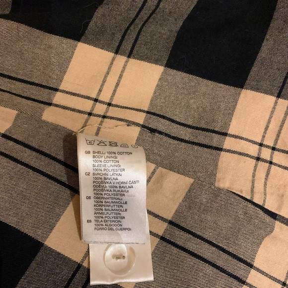 Adorable beige trench coat with hood and plaid accents - Picture 5 of 9